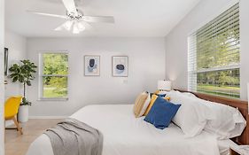 Serenity Terrace King Bed W Lounge & Coffee Bar